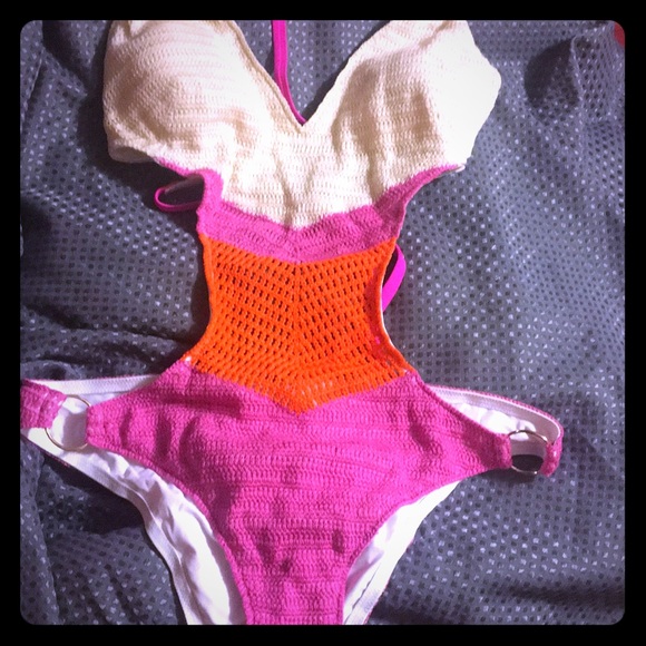 Victoria Secrets new bathing suite - Picture 2 of 8